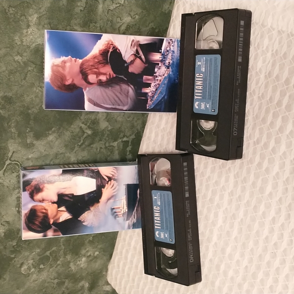 Titanic 2 VHS Tapes Box Set 1998 Leonardo DiCaprio Kate Winslet Best Picture - Picture 8 of 8